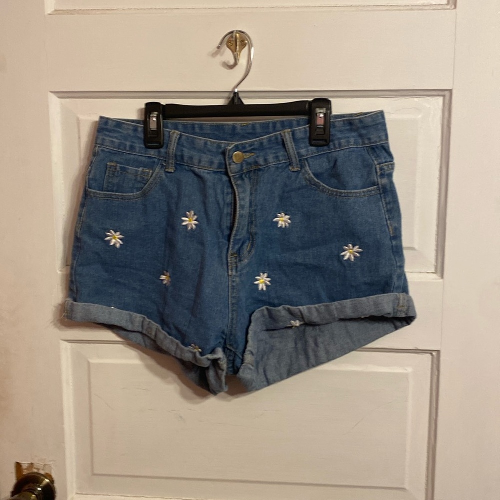 Embroidered flower shorts